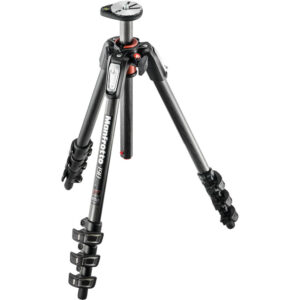 Trípode Manfrotto 190CXPRO4 de fibra de carbono desplegado con columna central en posición horizontal.