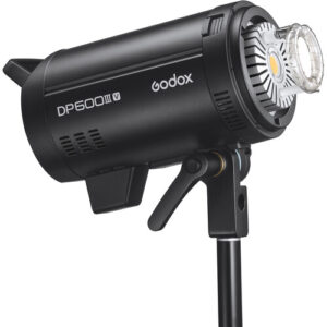 Flash de estudio Godox DP600III-V montado en soporte